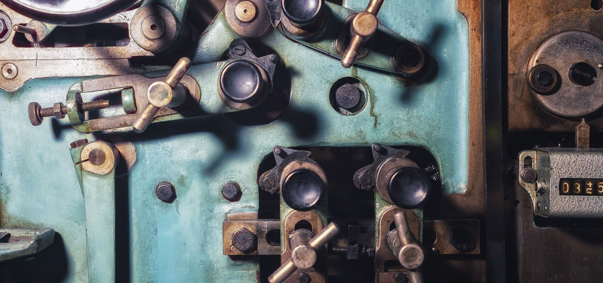 Máquina antigua de industria de metal