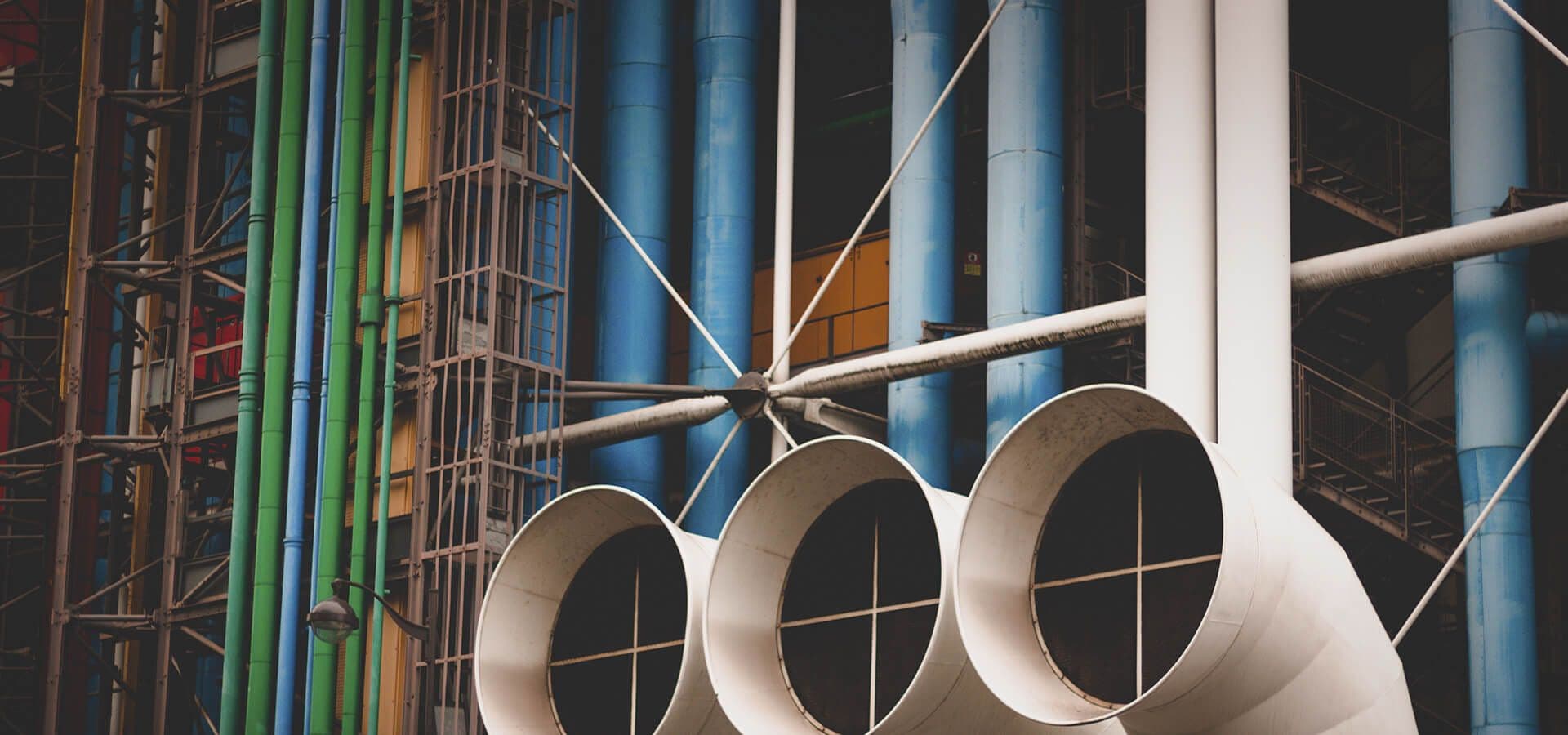 Instalación de tubos metálicos en exterior